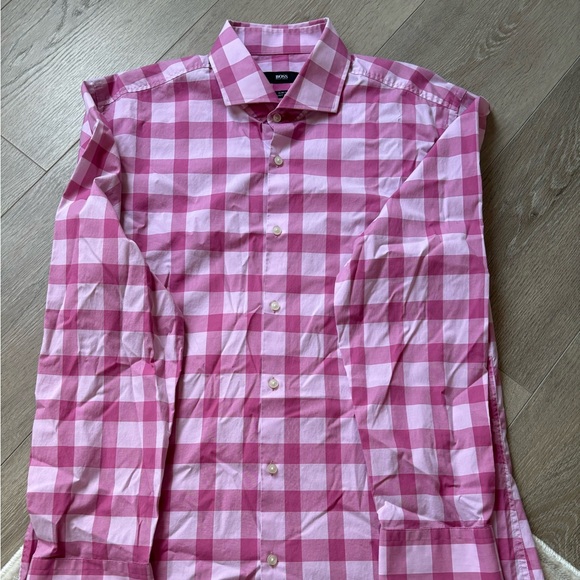 Gorgeous Hugo Boss shirt. Pink color. Size L (42). - Picture 2 of 3